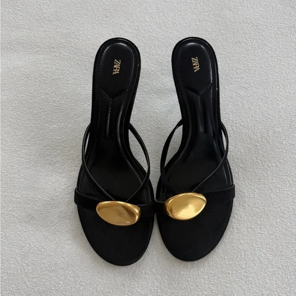 Zara Suede Kitten Heel with Gold detail - Picture 2 of 5